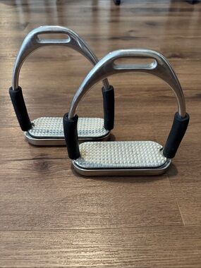 🐴 Projump Jointed Flex Stirrup Size 4 3/4 🐴